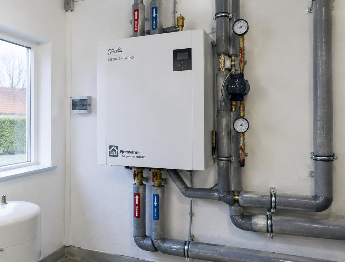 Detalje fra en færdig installation: ny fjernvarmeunit